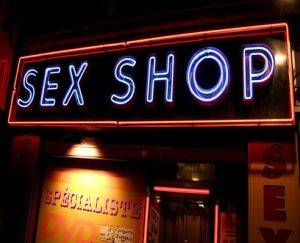 Napad na sex shop z tasakiem w ręku